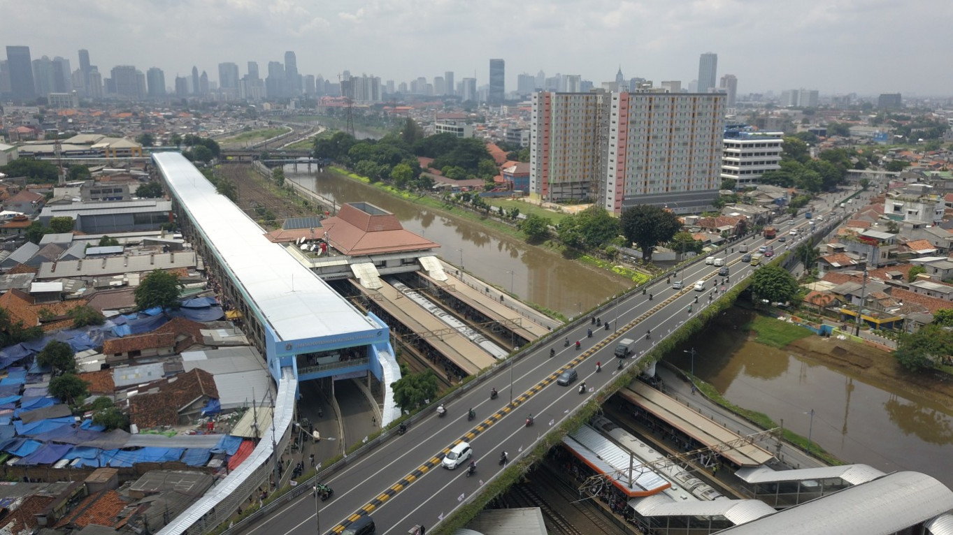 Jembatan Penyeberangan Multiguna (JPM) Tanah Abang