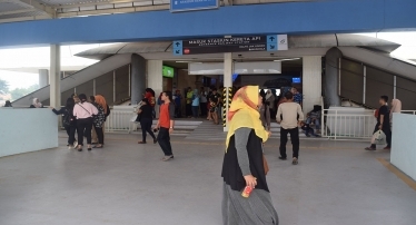 Jembatan Penyeberangan Multiguna (JPM) Tanah Abang